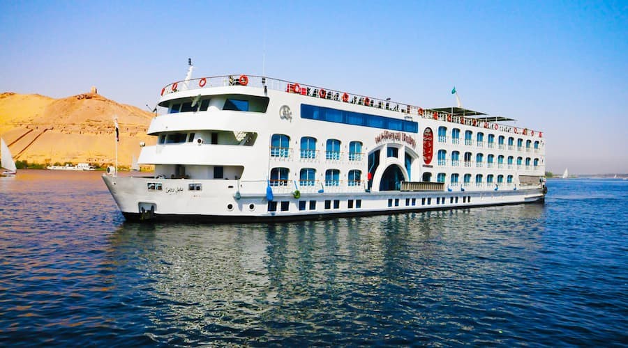 Luxurious dinner cruise on the Nile River in Cairo with live entertainment and illuminated city views